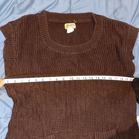 Brown, short sleeve sweater, MUDD size large front pockets scoop neck - Picture 6 of 6